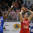 La jugadora del Embutidos Pajariel Bembibre Esther Montenegro fue la máxima anotadora.