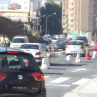El tránsito de vehículos fue espeso durante todo el día en la avenida de Astorga.
