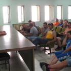 El presidente del comité, frente al resto de trabajadores de Minas del Bierzo Alto (MBA).