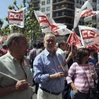 Algunos de los delegados sindicales, en la protesta que concluyó en la Subdelegación.