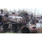 Estado en el que se encuentra parte de las nueve locomotoras abandonadas en una vía muerta de Ponferrada.