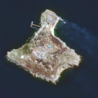 Imagen de satélite de La isla de la serpiente. MAXAR TECHNOLOGIES HANDOUT