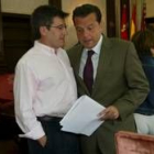 Francisco Fernández y Mario Amilivia, en una foto de archivo, se encontrarán el lunes en el Pleno