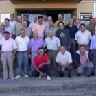 En la imagen, los agricultores que participan en el curso junto a los organizadores del mismo