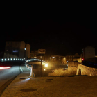 El paseo peatonal del Puente Boeza, por la noche. ANA F. BARREDO