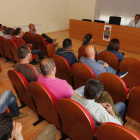 Los ganaderos intercambiaron impresiones en una reunión celebrada en Garrafe de Torío. RAMIRO