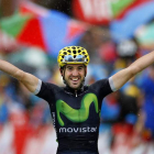 El ciclista español sonriente al cruzar la meta el primero. LUDBROOK