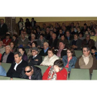 Más de un centenar de personas se reunieron ayer en la asamblea de afectados por las preferentes que se celebró en Cistierna.