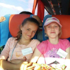 Imagen facilitada por la ONGD de dos de las niñas ucranianas.