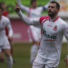 Raúl Torres festeja un gol marcado con la Cultural