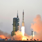 Despegue del cohete Shenzhou 11 con dos astronautas a bordo.