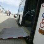 Los autobuses nuevos dispondrán de rampas de fácil acceso para usuarios con movilidad reducida