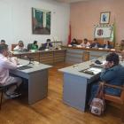 Un momento de la sesión plenaria celebrada ayer en Villablino. V. ARAUJO