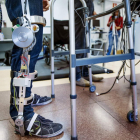 Los esqueletos robóticos permitirán que los lesionados medulares puedan caminar.