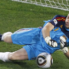 Iker detuvo el penalti de Paraguay.