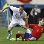 El defensa Juanfran Torres comete un error en el minuto 94 tras dejar el balón franco a Ribery para que el francés asistiera a Giroud en el gol del empate.