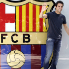 Cesc, tras el examen médico, delante del escudo del Barça.