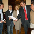 González, Llamazares, Pigere, Argüelles y Fernández, durante su encuentro en Pola de Lena.
