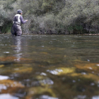 La temporada de pesca en los ríos leoneses acumula algo más de un mes de desarrollo y un tránsito en clave favorable. FERNANDO OTERO