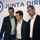 El presidente del PP, Pablo Casado (c), junto a Javier Maroto y el líder de los populares catalanes, García Albiol. TONI ALBIR