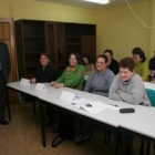 Saavedra saluda a las alumnas del curso de auxiliar de Ayuda a Domicilio a su llegada al centro