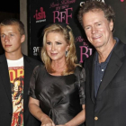 Una imagen de archivo de Conrad Hilton junto a sus padres Rick Hilton y Kathy Richards.