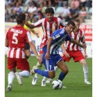 Fofo, marcado por varios jugadores del equipo almeriense, en el choque de la primera vuelta.