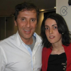 Paco González con Lorena G., la agresora confesa de su esposa, que se presentaba como fan del periodista deportivo.