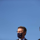 Pablo Casado junto a Alberto Núñez Feijóo, ayer, en Galicia. CABALAR