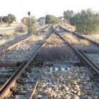 La línea férrea de la Vía de la Plata Astorga-Plasencia a su paso por la localidad de Valderrey