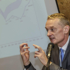 Juergen Foecking, representante de la Comisión Europea, presentó ayer el Plan Juncker. SANTI OTERO/ EFE