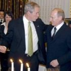 Bush se muestra efusivo con Putin tras conseguir imponer en la Otan su polémico escudo antimisiles