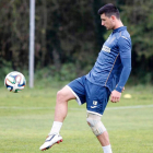 Borja Valle, formado en la cantera de la Deportiva, será rival por primera vez en partido oficial. L. DE LA MATA