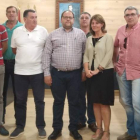 El alcalde de La Bañeza, junto a representantes de AB Azucarera y del comité. DL