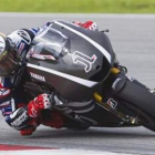 Lorenzo participa con su Yamaha en el entrenamiento de pretemporada en el circuito de Sepang.