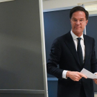 El primer ministro holandés, Mark Rutte, tras depositar su voto.