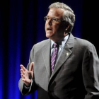 Jeb Bush se dirige a la comunidad latina en un evento en Florida, el 2012.