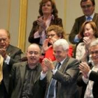 Los miembros del Gobierno catalán, con Maragall a la cabeza, aplauden tras la votación