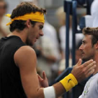 Del Potro y Ferrero se saludan después del partido.