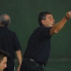 Argilés dirige al equipo nacional B en un partido frente al Ademar en Villablino hace dos temporadas