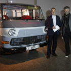 El director del Musac, Manuel Olveira, el artista Jesús Palmero y el director artístico del Purple, Constan Chao, ayer en el museo