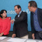 Los procuradores socialistas Ángela Marqués, Octavio Cantalejo y Alfredo Villaverde.