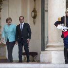 François Hollande y Angela Merkel durante su reunión en el palacio de El Elíseo en París.