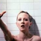 Anne Heche en una escena de la película «Psicosis», basada en la novela de Robert Bloch