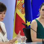 Isabel Rodríguez e Irene Montero, ayer, tras la reunión del Consejo de Ministros. ZIPI