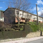 Las antiguas viviendas de los maestros, en la avenida Santa Bárbara de Torre del Bierzo.