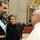 Los reyes, en 2013 Príncipes de Asturias, estuvieron en el inicio del pontificado.