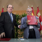 Juan Vicente Herrera y Francisco Luzón firmaron la alianza que promueve el exbanquero. R. GARCÍA