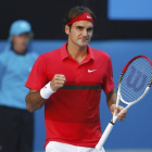 Roger Federer celebra su victoria ante Del Porto, este martes, en Melbourne.