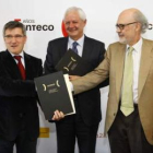 El alcalde, el secretario de Estado, Bernardo Lorenzo, y el director del Inteco, Víctor Izquierdo.